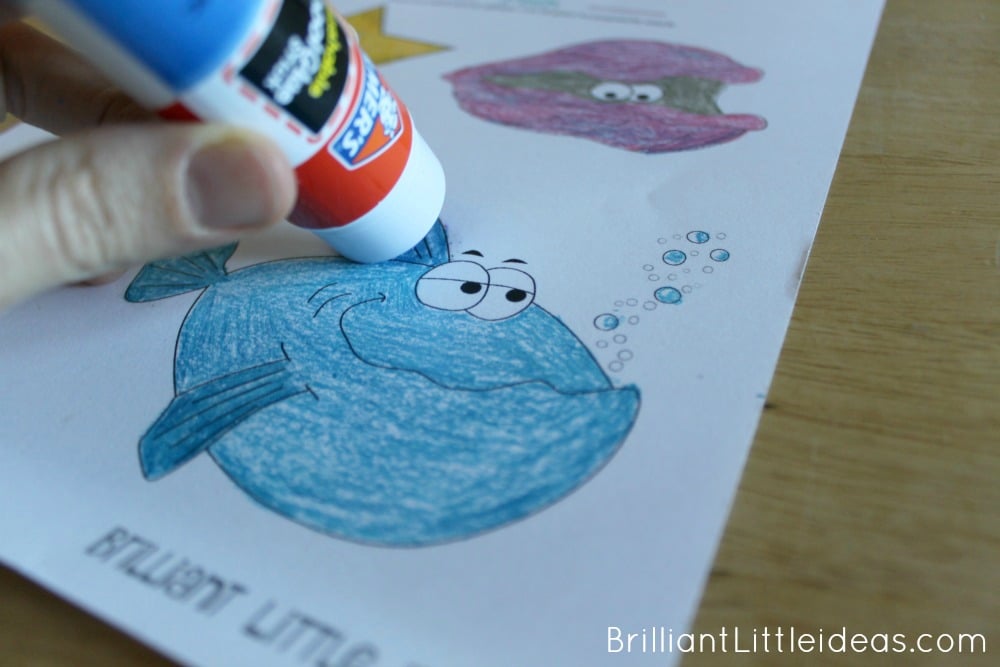 Glitter fish craft for kids is great with an Ocean theme fun friday. Need a quick glitter craft? great for daycare or at home. 