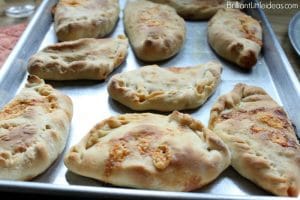 This is a great idea for Lunch boxes & quick freezer meals for kids. Im going to make tons of The Best Freezer Friendly Calzones kid food quick dinner ideas