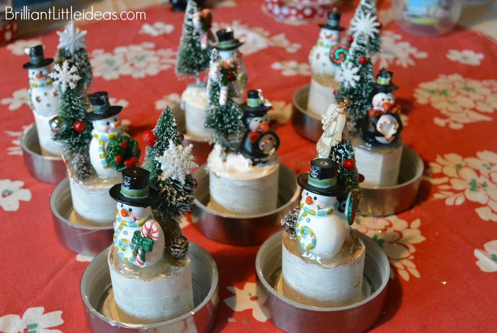 Such a cute Christmas gift idea for teachers. This DIY Dry Snowglobes is an easy Christmas craft that kids can make, cheap Christmas gift.