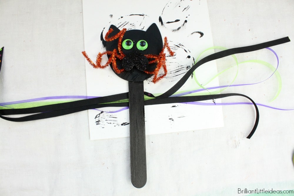 Black cats, spiders, witches and wands! Watch the How To Video and see how Super Easy this kid craft Cat Wand really is. Halloween fun!