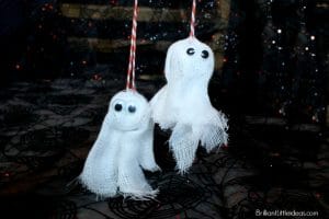 A Super Spooky Ghost Necklace is a great idea for a treat bag. Kids love having their own ghost bell necklace. It's an easy Halloween craft too! #fallcraft